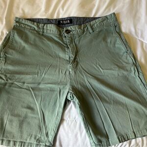 MG Black Label Men’s Shorts With Belt Loop & Pockets, Size 34